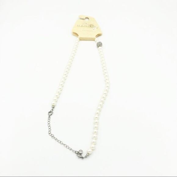 Hannah Women's Fashion Statement Pearl Necklace - Picture 1 of 4